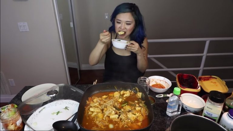 부대찌개를 비건 스타일로 즐기자