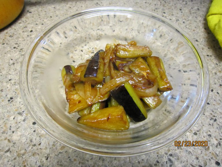 땅콩버터가 들어가 고소하고 간단한 일품요리 가지볶음