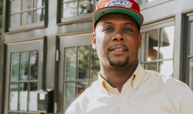 미니애폴리스 시위에 무료식사를 나눠준 레스토랑