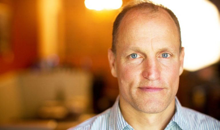 우디 해럴슨, 지젤 번첸, 그리고 이안 소머홀드가 출연한 넷플릭스 기후변화 다큐멘터리