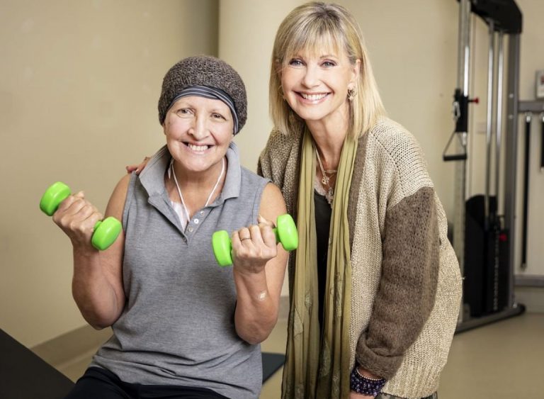 올리비아 뉴튼 존, 암치료 연구위한 재단 설립