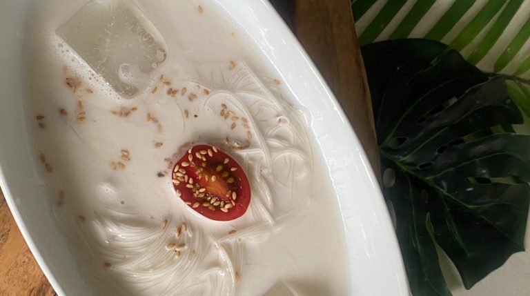 아몬드로 만드는 콩 없는 콩국수