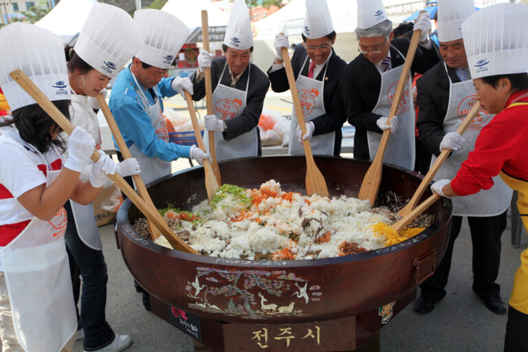 전주비빔밥축제와 친환경 목표의 모순